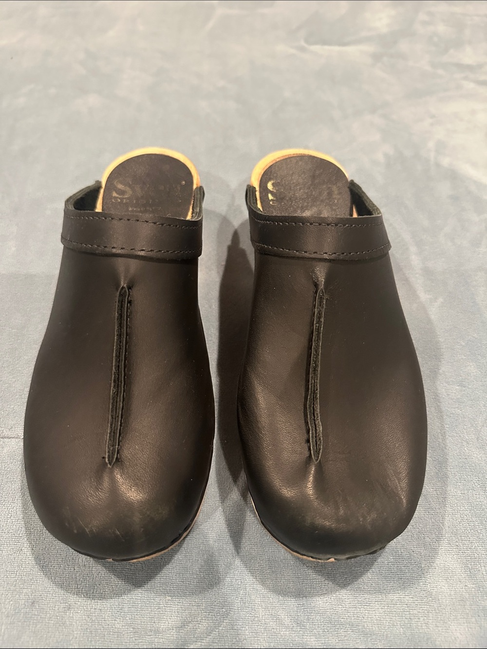 Sven Women’s Black Slip-On Leather Clogs